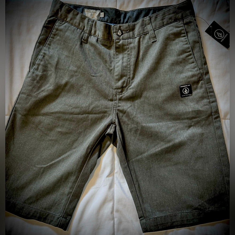 Men’s VOLCOM dress shorts. Size 28. Brand New!